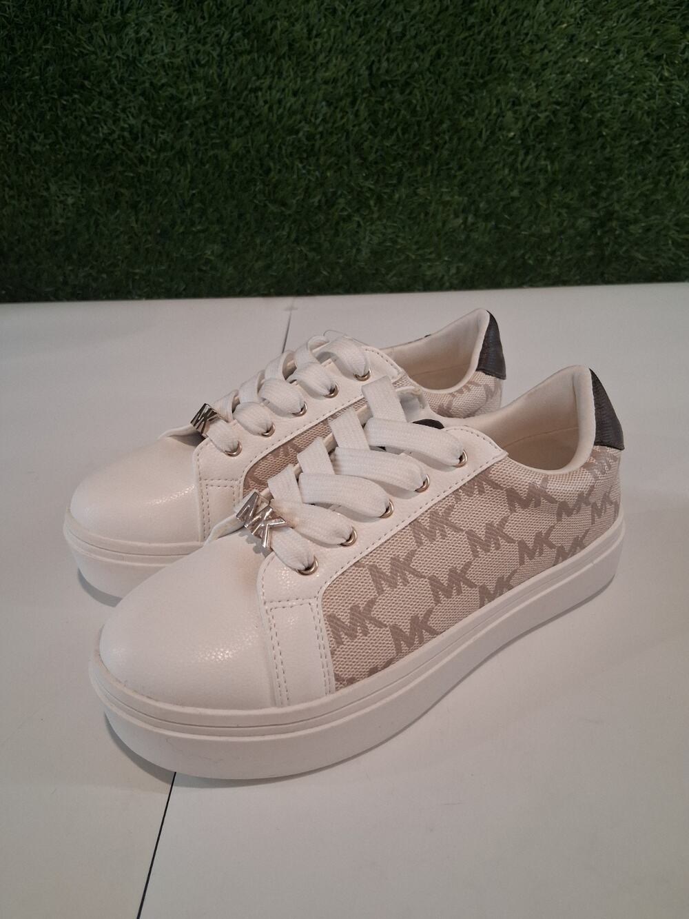 Michael Kors Kids Poppy Castella Girls Sneakers Shoes White Vanilla Logo Size 1Y